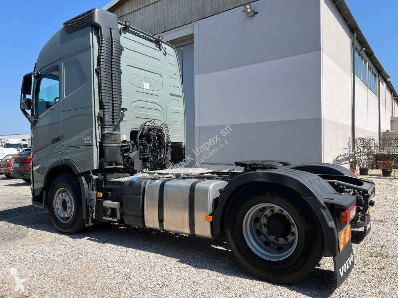 جرار Volvo