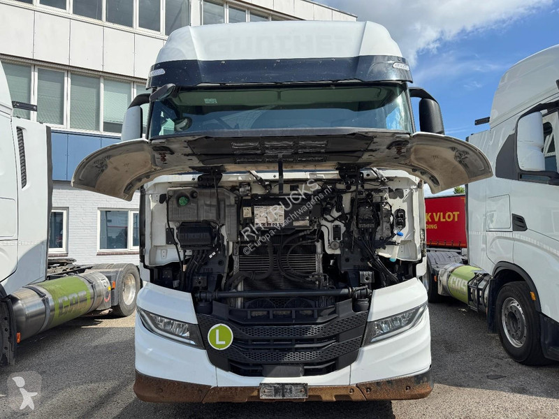 جرار Iveco 460 4X2 EURO 6 + INTARDER + ALCOA