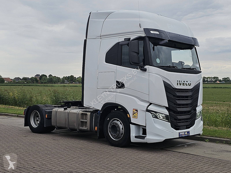 جرار Iveco AS440S49