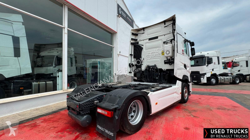 Cap tractor Renault