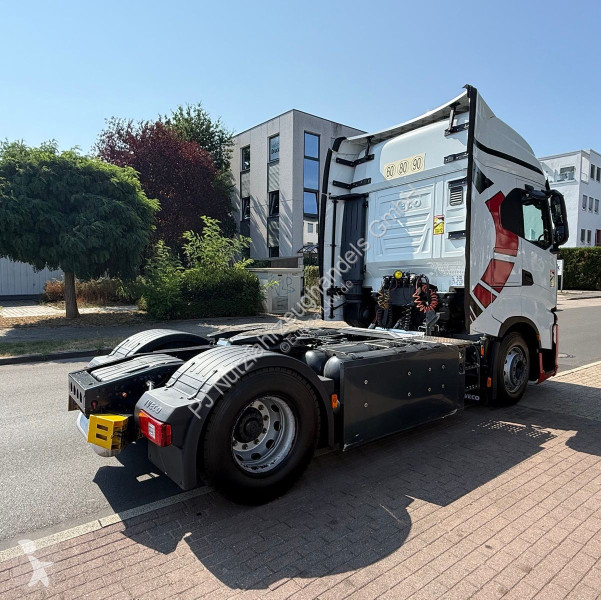 Iveco S460 tractor unit