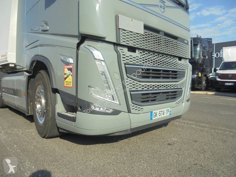 جرار Volvo