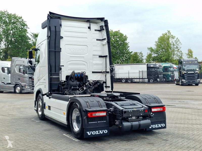 جرار Volvo 13500 Aero Globetrotter XL 4x2 - New...