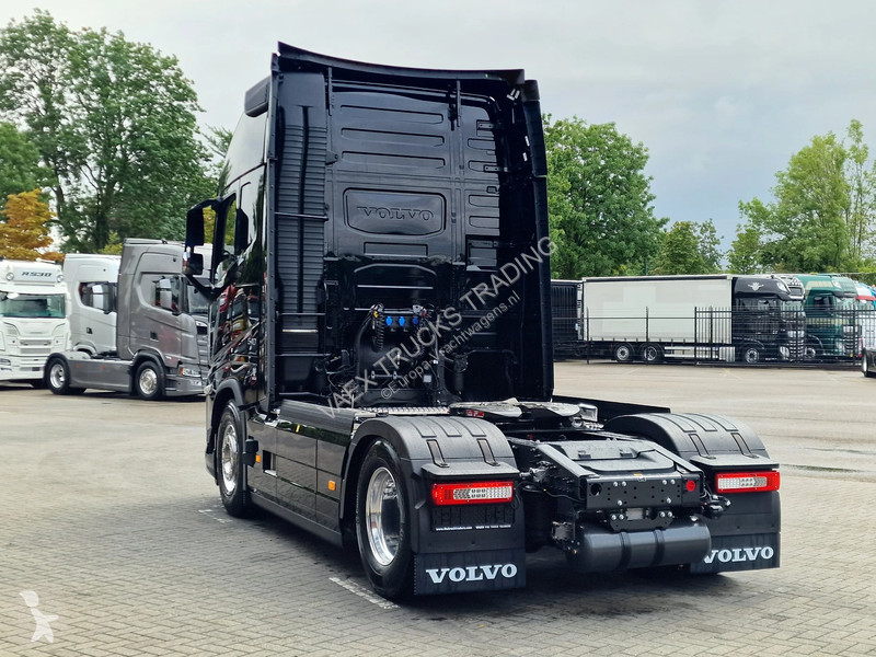 جرار Volvo 13540 Aero Globetrotter XL 4x2 - New...