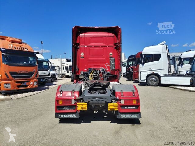 Tratores Scania - 560