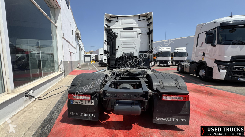Nyergesvontató Renault