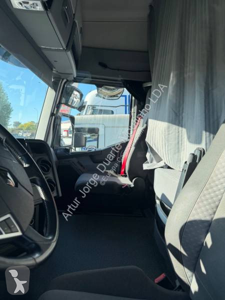 Cabeza tractora Renault 520