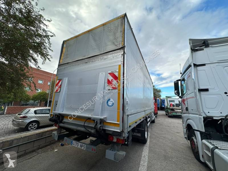 Cabeza tractora Mercedes 1833