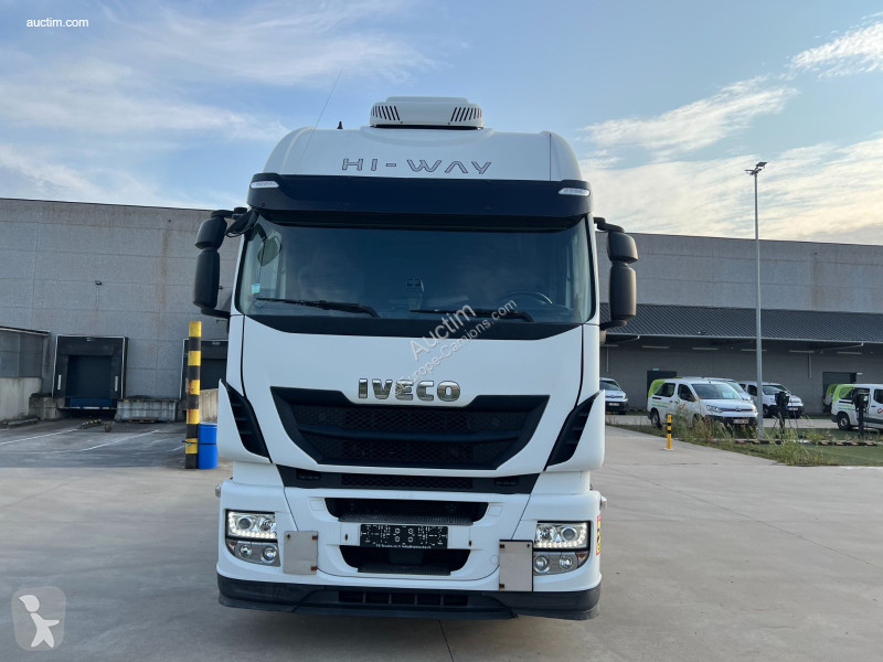 Nyergesvontató Iveco 460 eg