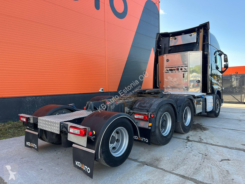 Cabeza tractora Volvo 750 8x4 GCW 90 ton /...