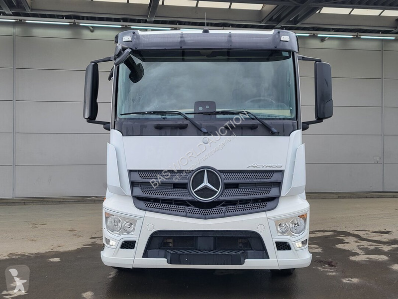 Cabeza tractora Mercedes 1843