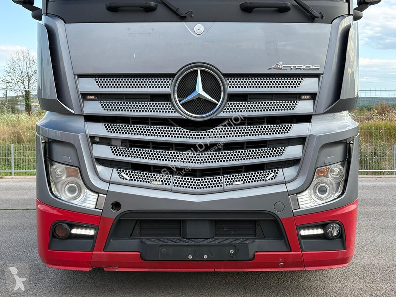 Nyergesvontató Mercedes 2551