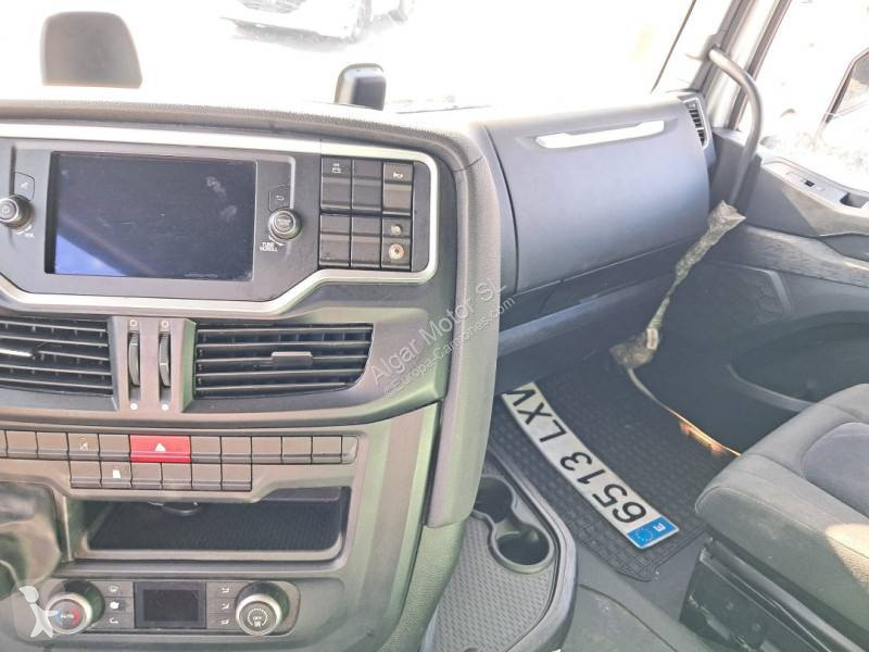 Nyergesvontató Iveco 530