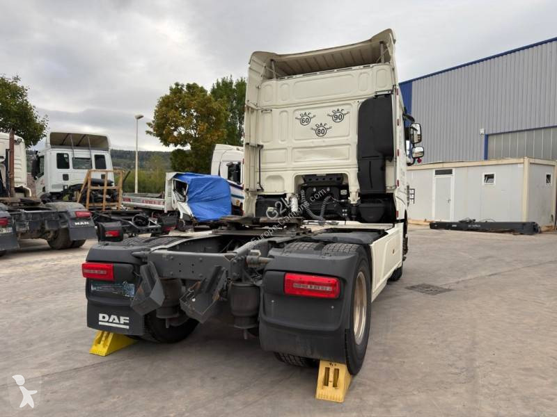 Nyergesvontató DAF 530