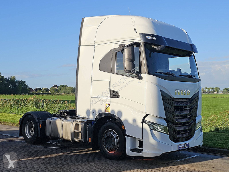 Nyergesvontató Iveco AS440S49