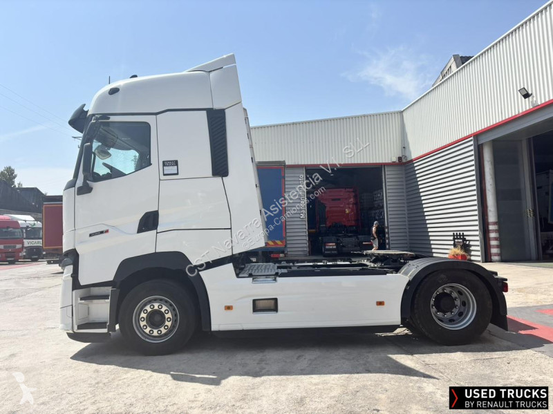 Cap tractor Renault