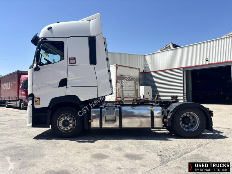 Cap tractor Renault