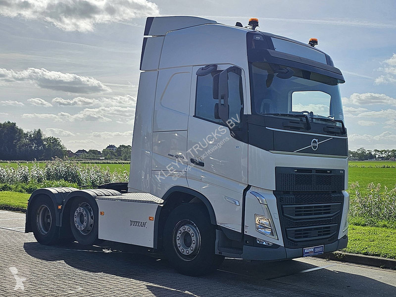 Tractor Volvo 460 6X2 GLOBE SKIRTS