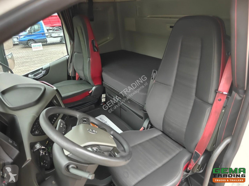 Cap tractor Volvo FH 460 4x2 GlobeTrotter XL...