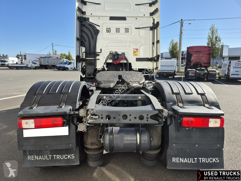 Cap tractor Renault