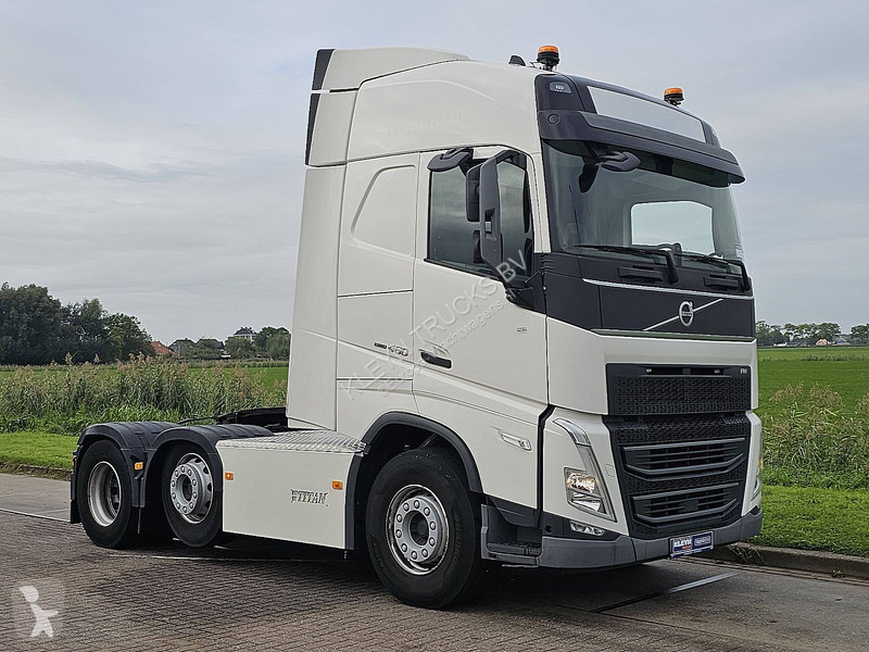 Cap tractor Volvo 460 6X2 GLOBE