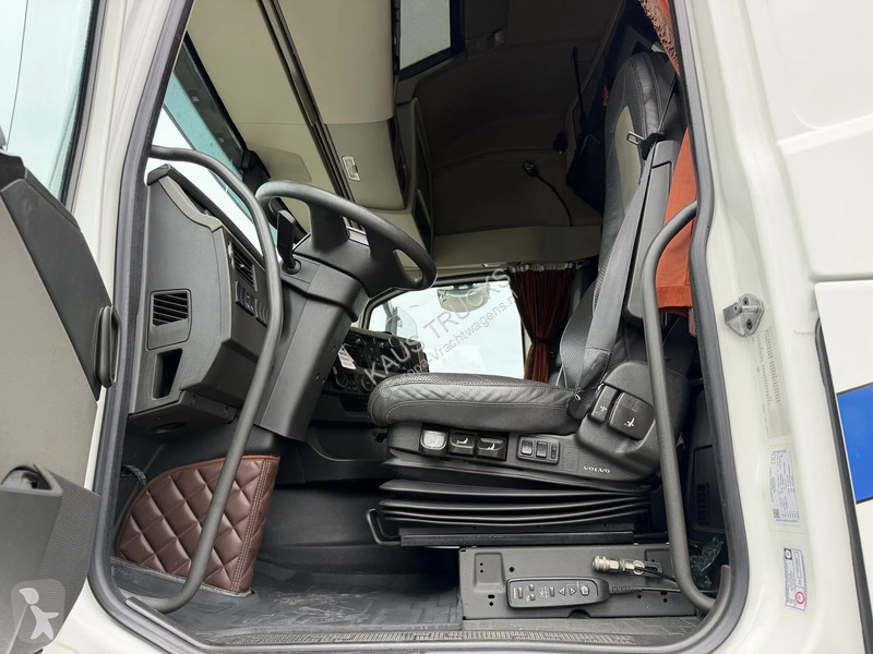 Cap tractor Volvo Globetrotter XL Euro 6