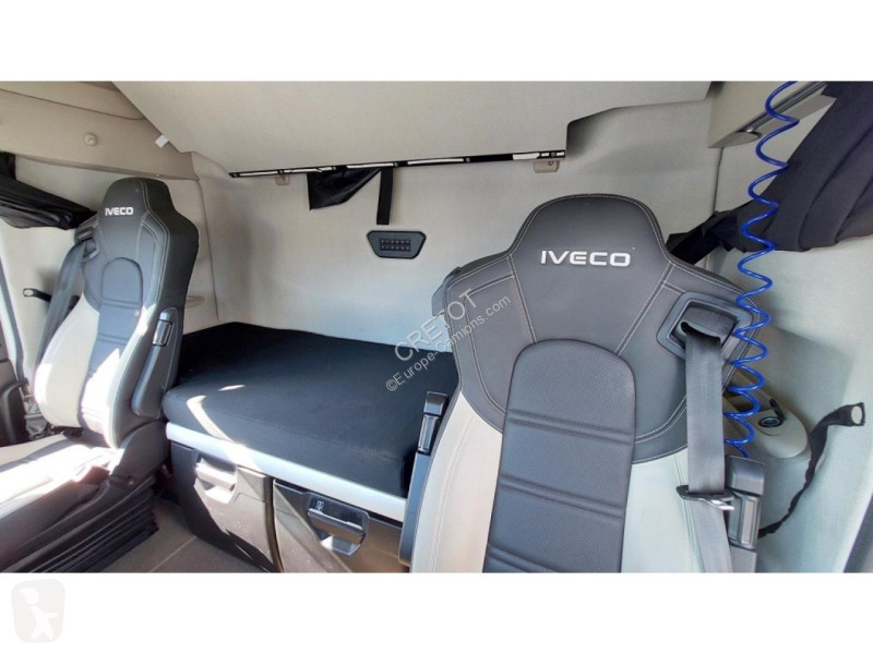 Тягач Iveco