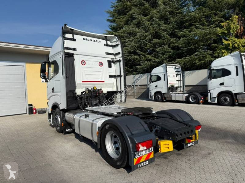 جرار Iveco 530