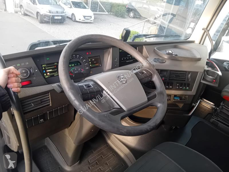 جرار Volvo 500