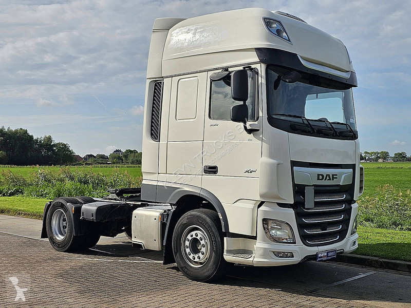 جرار DAF 530