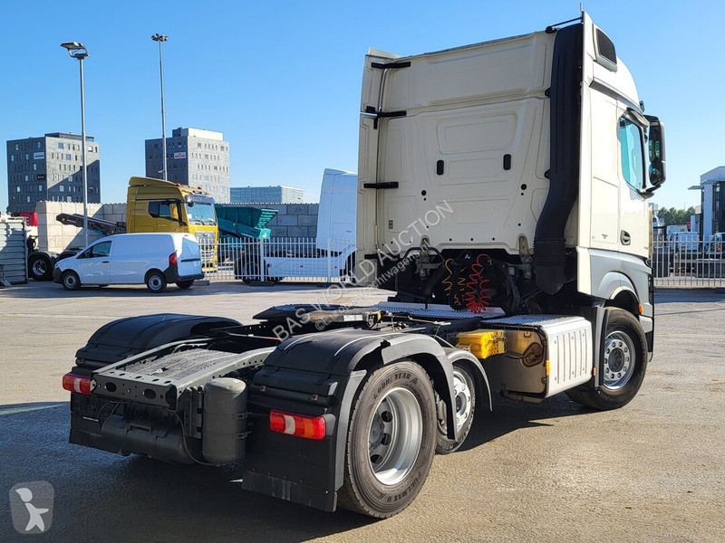 جرار Mercedes 2443