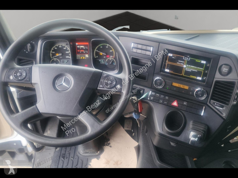 Mercedes II 1842 StreamSpace 2.3m 6 tractor unit