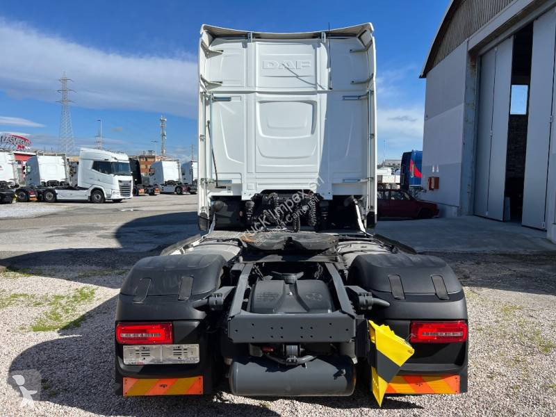 Nyergesvontató DAF 530