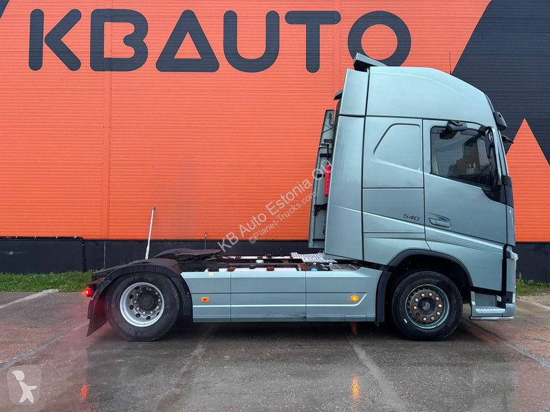 Volvo 4x2 GLOBE XL tractor unit