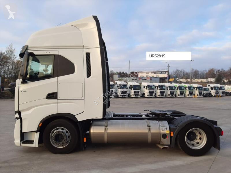 Iveco 460 LNG tractor unit
