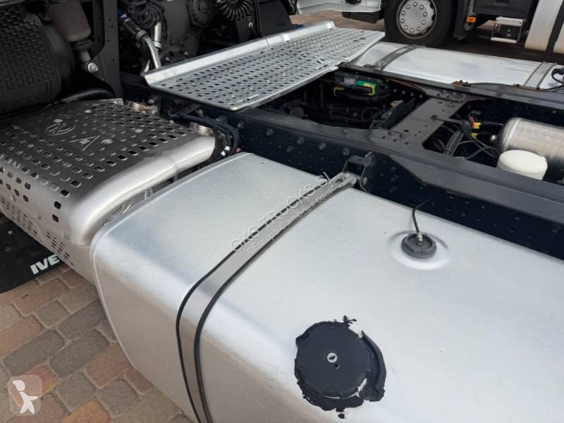 Iveco 490 S 44 T tractor unit
