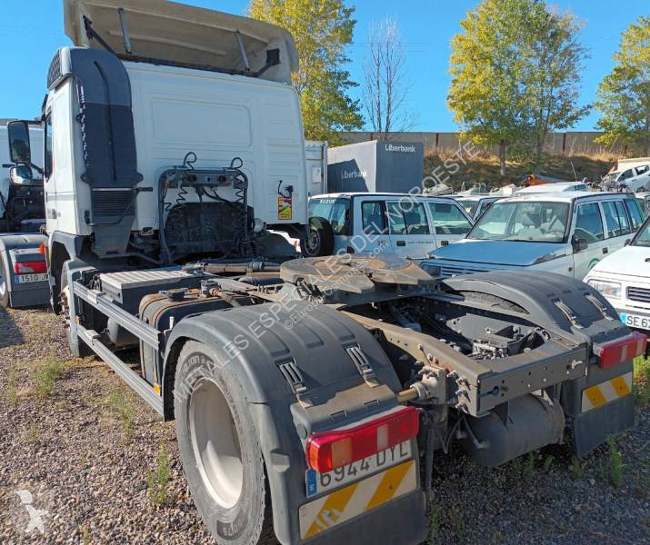 Volvo 440 tractor unit