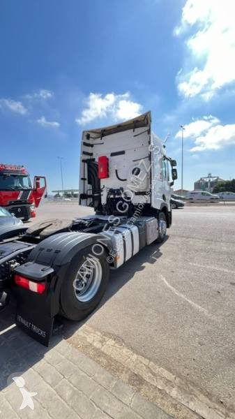Renault 520 T4X2 E6 tractor unit