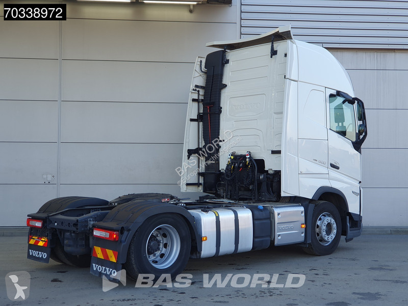Tahač Volvo 500 4X2 XL 2x Tanks ACC