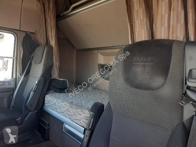 Traktor DAF XF460