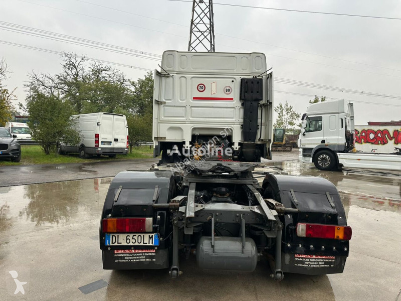 Tahač DAF 460