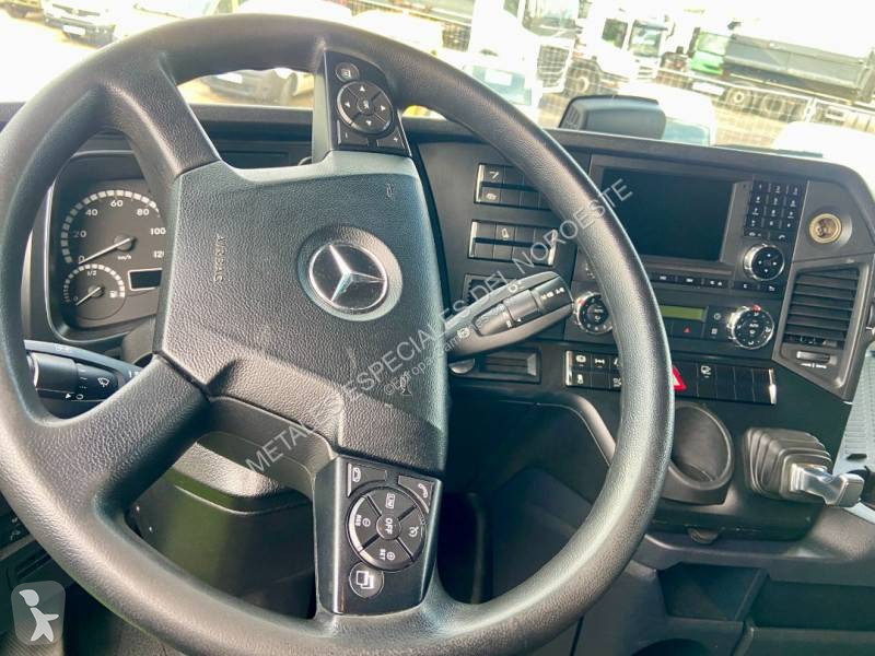 Tahač Mercedes