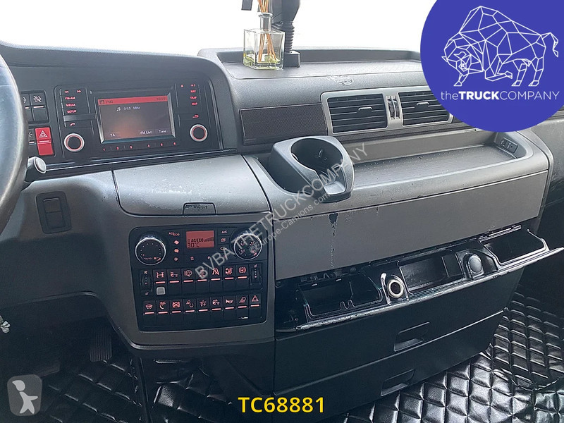 Traktor MAN 560