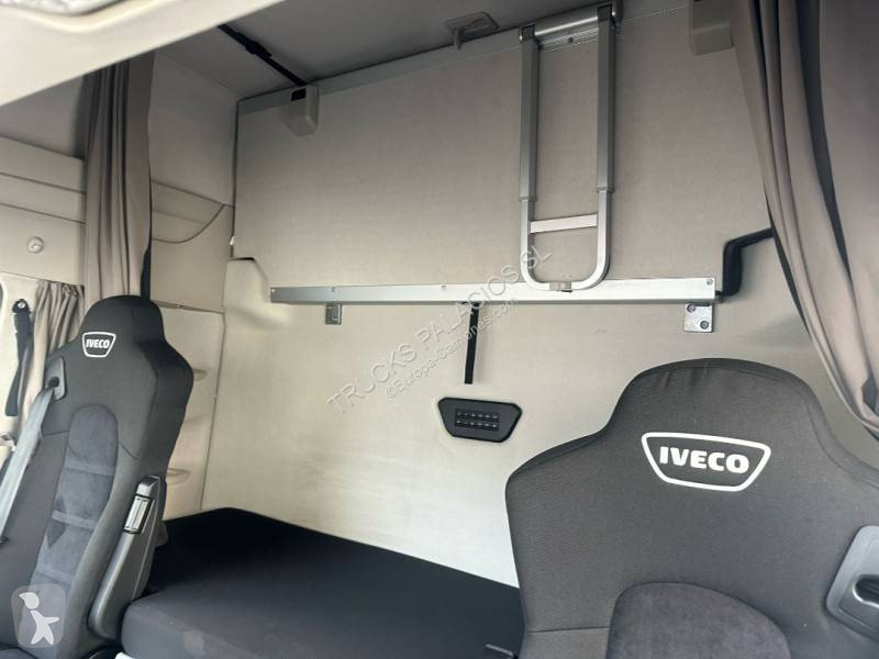 Tahač Iveco