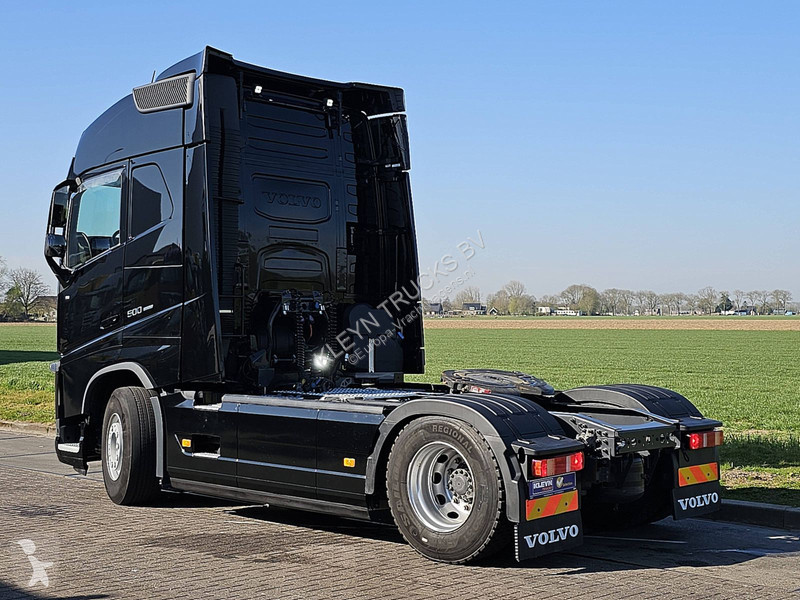 Traktor Volvo 500 LEATHER NAVI SKIRTS