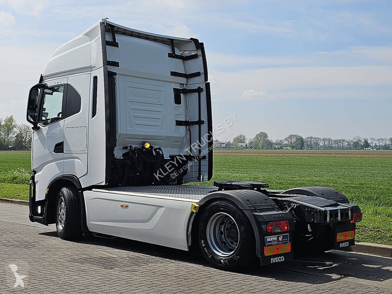 Trekker Iveco AS440S48 NAVI FRIDGE SKIRTS