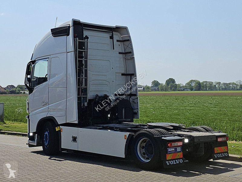Tahač Volvo 500 XL 2X TANK SKIRTS