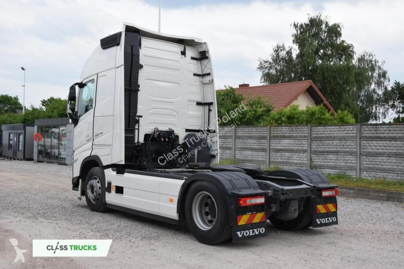 Tahač Volvo FH  Globetrotter XL i-Save Side Skirts