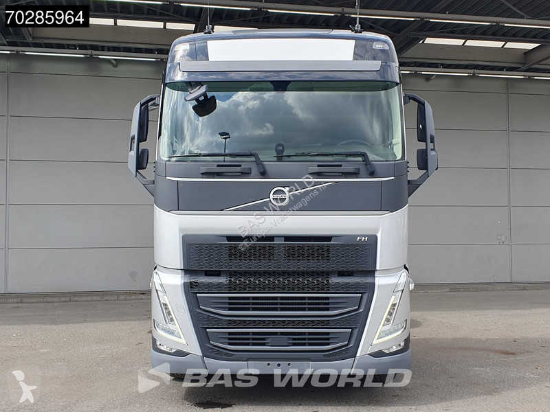 Traktor Volvo 420  4X2 Globetrotter Alcoa LED...