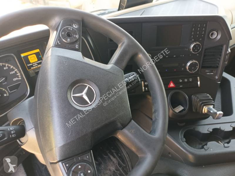 Tahač Mercedes